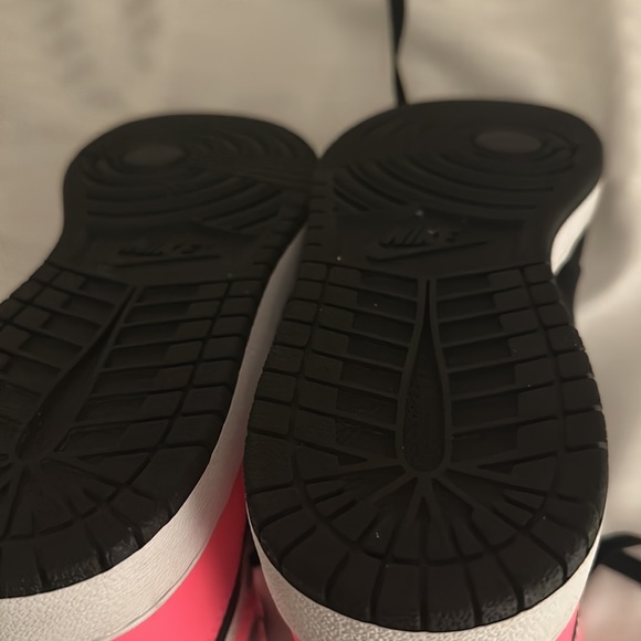 Air jordan 1 Retro High 'Valentine's Day' size 7.5 women's/ 6 men's - Picture 4 of 5